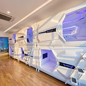Ancyra Capsule - Backpackers Paradise & Rooftop Bar ** Đà Nẵng